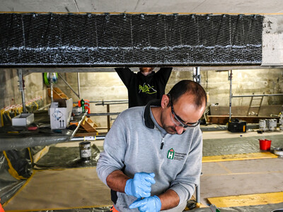 Entreprenören förbereder S&P C-Sheet, som fungerar som det översta lagret.